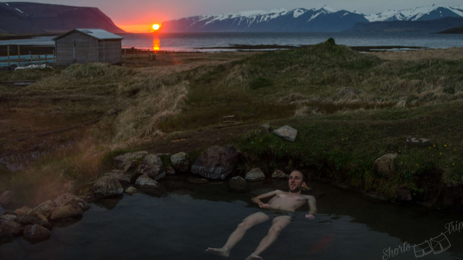 Reykjafjarðarlaug, Reykjafjarðarlaug sunset, кемпинг в Исландии