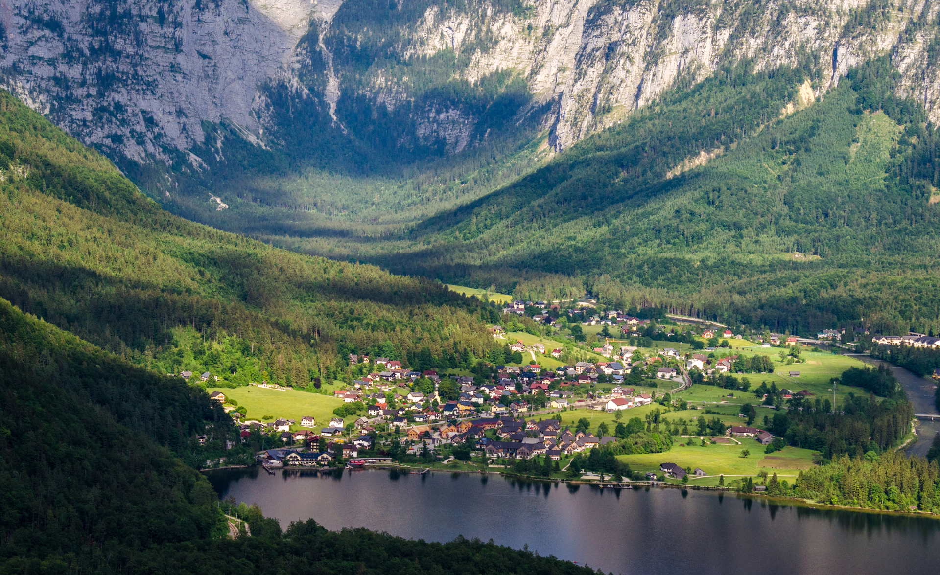 hallstatt, hallstatt skywalk hike, hallstatt skywalk, hallstatt skywalk by foot, hiking at hallstatt, free parking at hallstatt, where to park at hallstatt, hallstatt hike, how to get to hallstatt, train bus hallstatt, by train to hallstatt